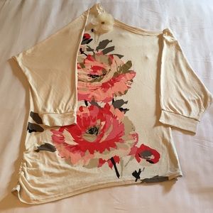 Beautiful Blouse with flowers. 💐💐💐 NWOT